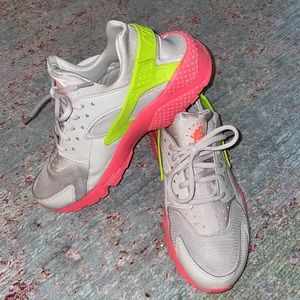Women’s Nike Huarache Desert Sand Volt-Hot Punch (W) - Size 9